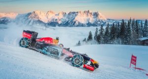 Voyez une Formule 1 sur la neige (VIDÉO)