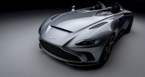 Voici l’Aston Martin V12 Speedster : 700 chevaux et un pare-brise en moins!